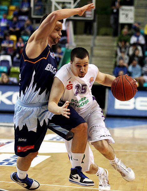 新调整防守